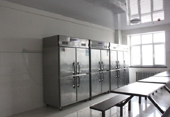  生活區(qū)-現代化的食堂