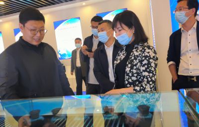 市政協(xié)副主席、市工商聯(lián)主席唐世云到寶泰隆走訪調(diào)研