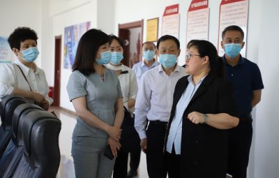 市政協(xié)副主席，市工商聯(lián)主席唐世云蒞臨寶泰隆開(kāi)展石墨烯新材料專(zhuān)題調(diào)研座談